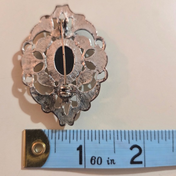 Vintage Unsigned Oval Black Filigree Silver Tone Victorian Revival Brooch Pin - Picture 3 of 3